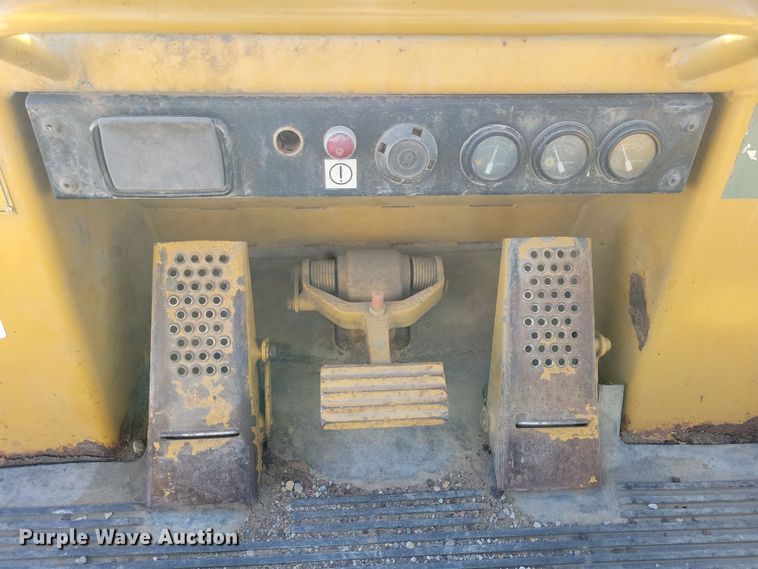 image for item LC9476 1995 Caterpillar 953B  loader