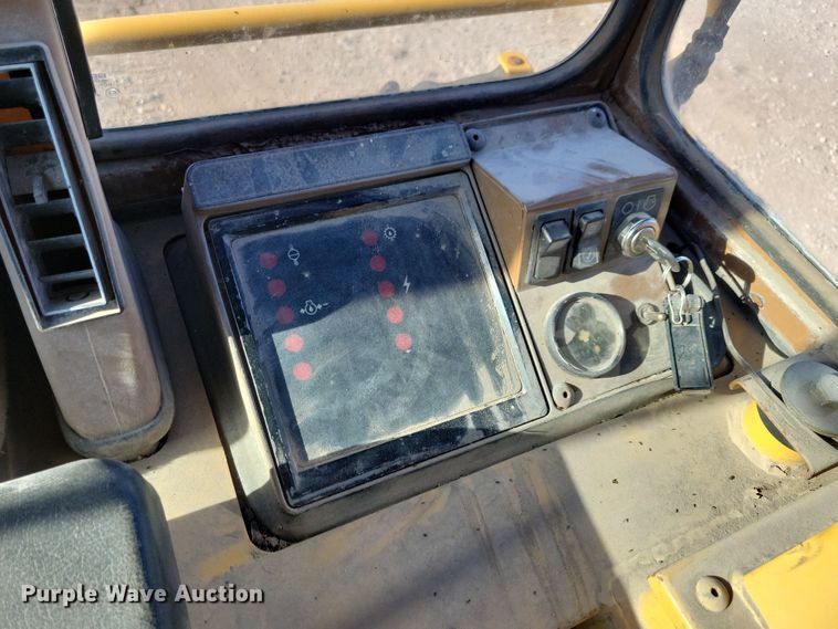 image for item LC9476 1995 Caterpillar 953B  loader