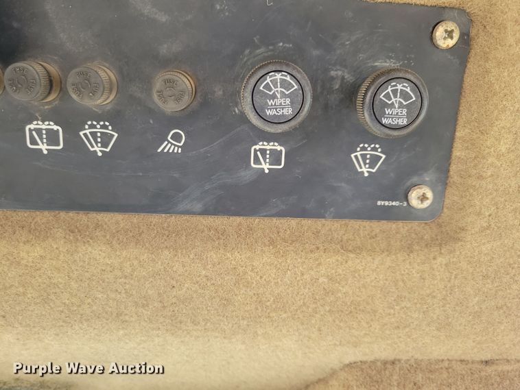 image for item LC9476 1995 Caterpillar 953B  loader