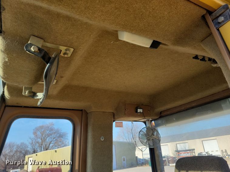 image for item LC9476 1995 Caterpillar 953B  loader