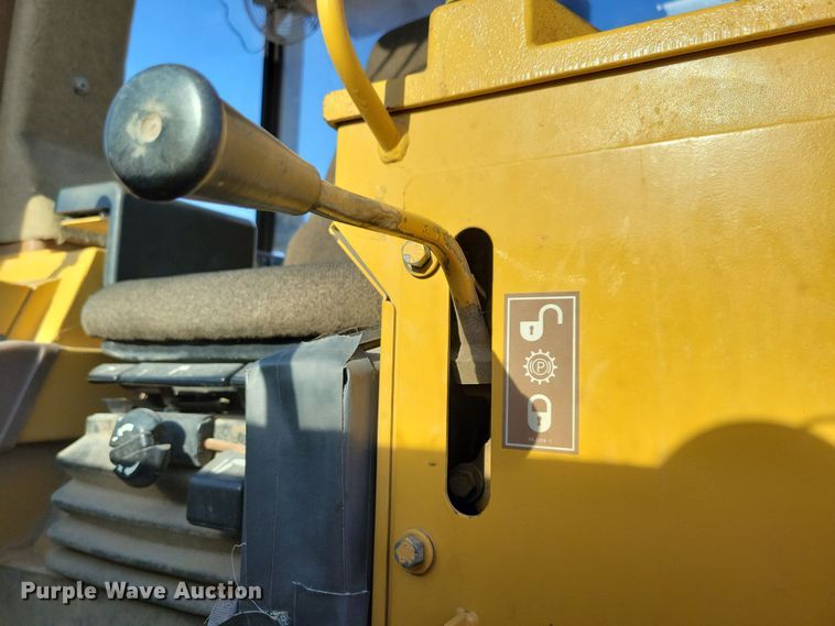 image for item LC9476 1995 Caterpillar 953B  loader