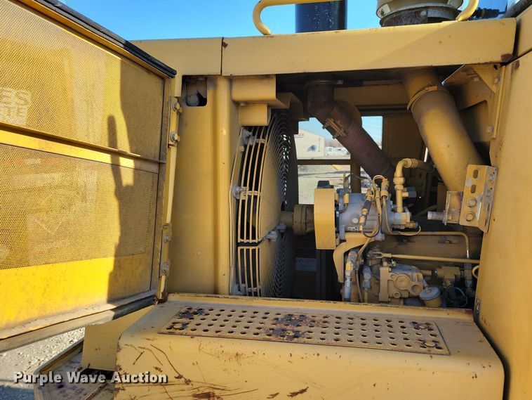 image for item LC9476 1995 Caterpillar 953B  loader