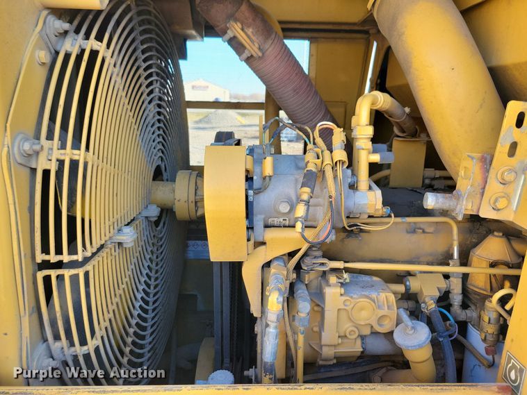 image for item LC9476 1995 Caterpillar 953B  loader