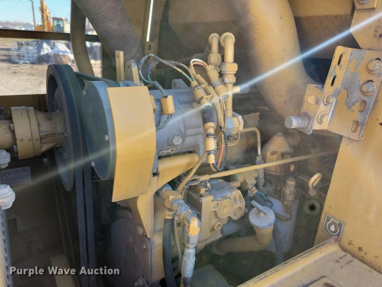 image for item LC9476 1995 Caterpillar 953B  loader