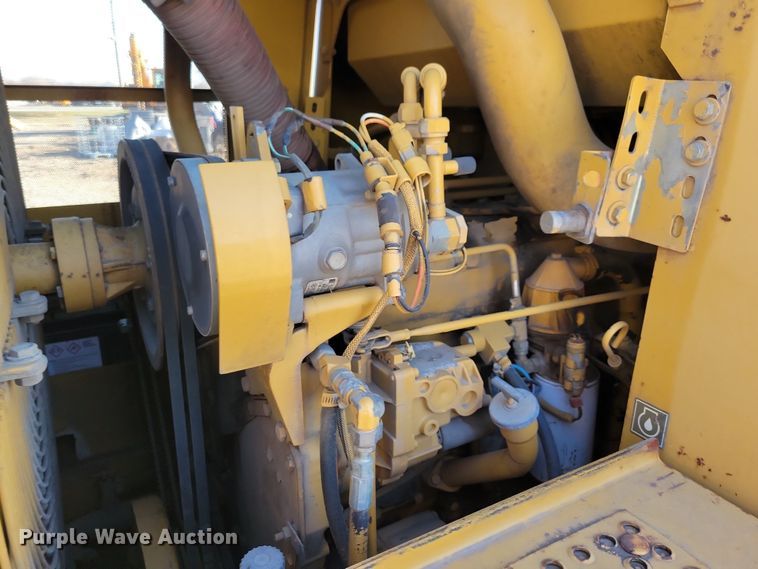 image for item LC9476 1995 Caterpillar 953B  loader