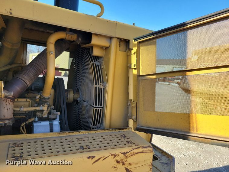 image for item LC9476 1995 Caterpillar 953B  loader