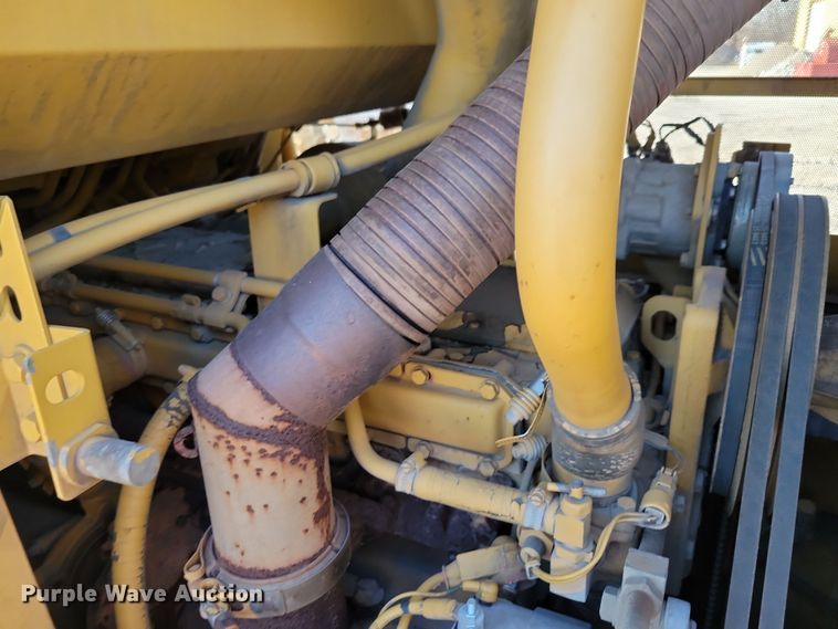 image for item LC9476 1995 Caterpillar 953B  loader