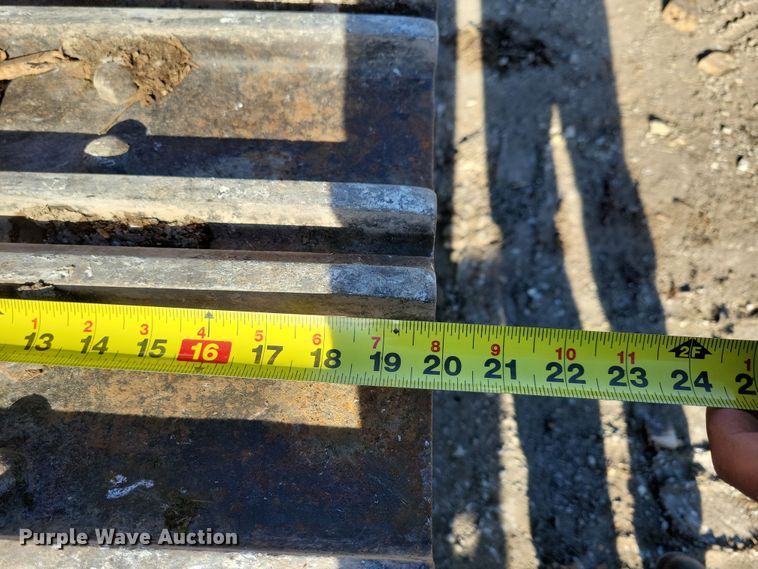 image for item LC9476 1995 Caterpillar 953B  loader