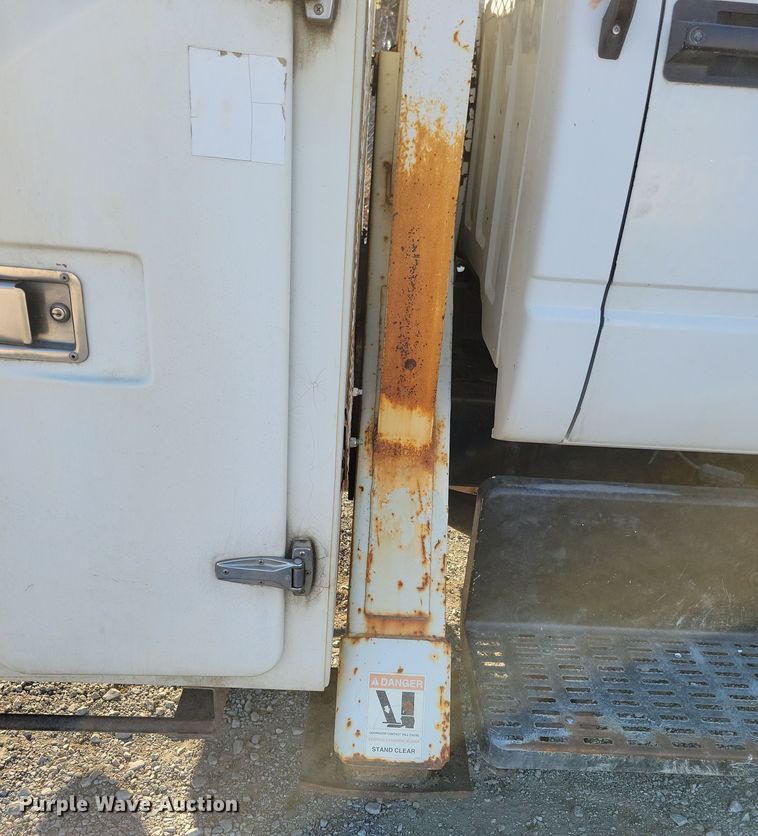 image for item LC9477 1992 Chevrolet Kodiak C6500  digger derrick truck