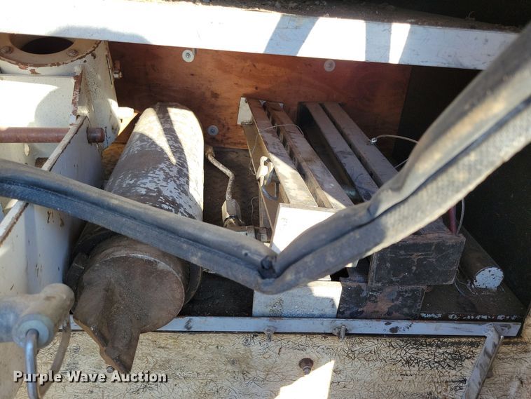 image for item LC9477 1992 Chevrolet Kodiak C6500  digger derrick truck