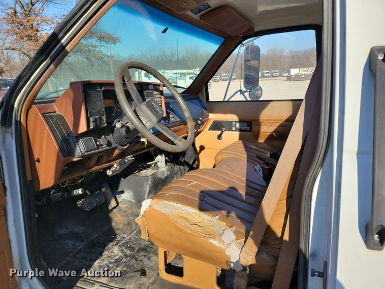 image for item LC9477 1992 Chevrolet Kodiak C6500  digger derrick truck