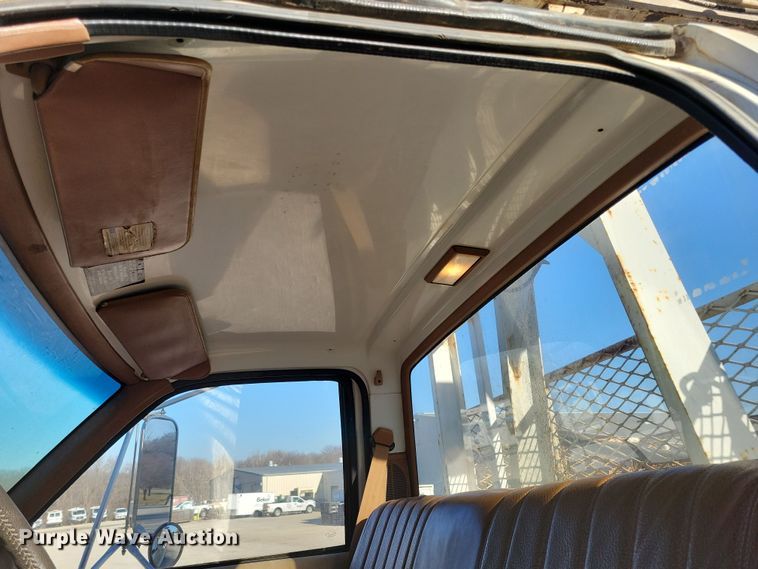 image for item LC9477 1992 Chevrolet Kodiak C6500  digger derrick truck