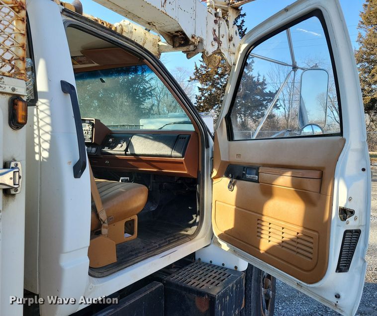 image for item LC9477 1992 Chevrolet Kodiak C6500  digger derrick truck