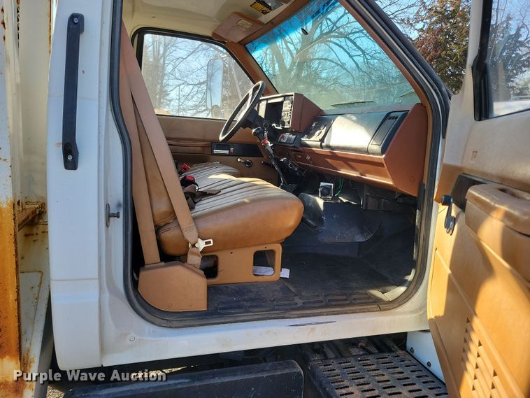 image for item LC9477 1992 Chevrolet Kodiak C6500  digger derrick truck