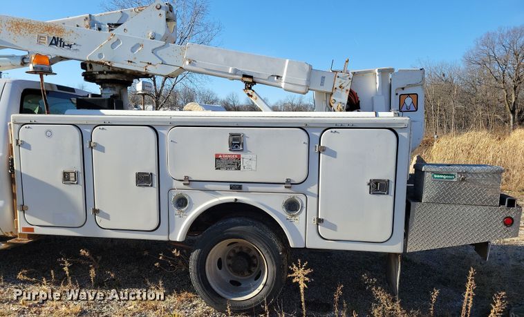 image for item LC9478 2008 Ford F550  bucket truck