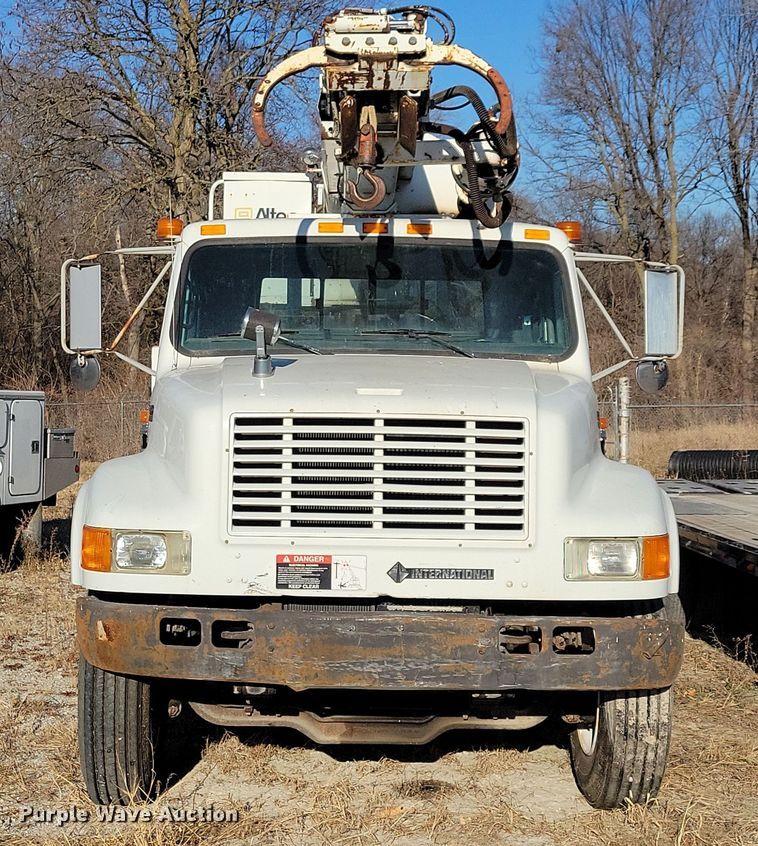 image for item LC9479 1995 International 4700  bucket truck