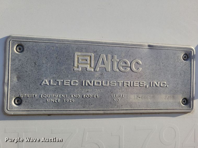 image for item LC9479 1995 International 4700  bucket truck