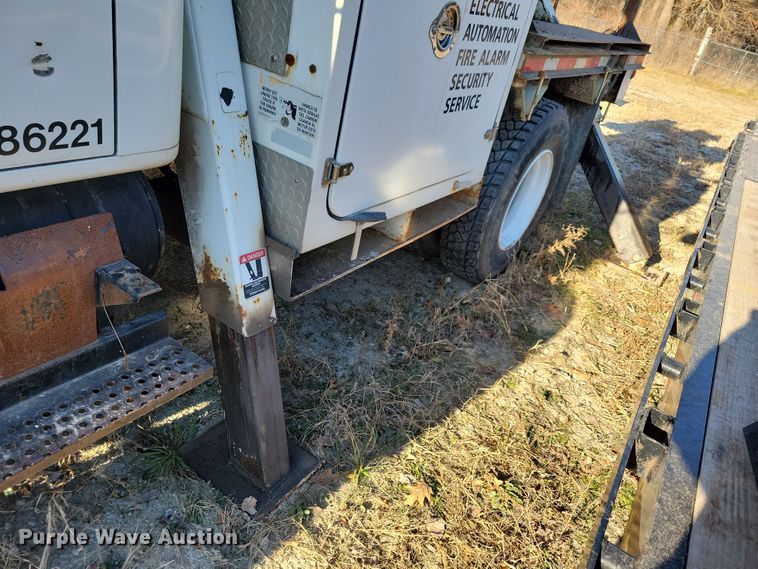 image for item LC9479 1995 International 4700  bucket truck