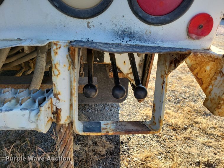 image for item LC9479 1995 International 4700  bucket truck