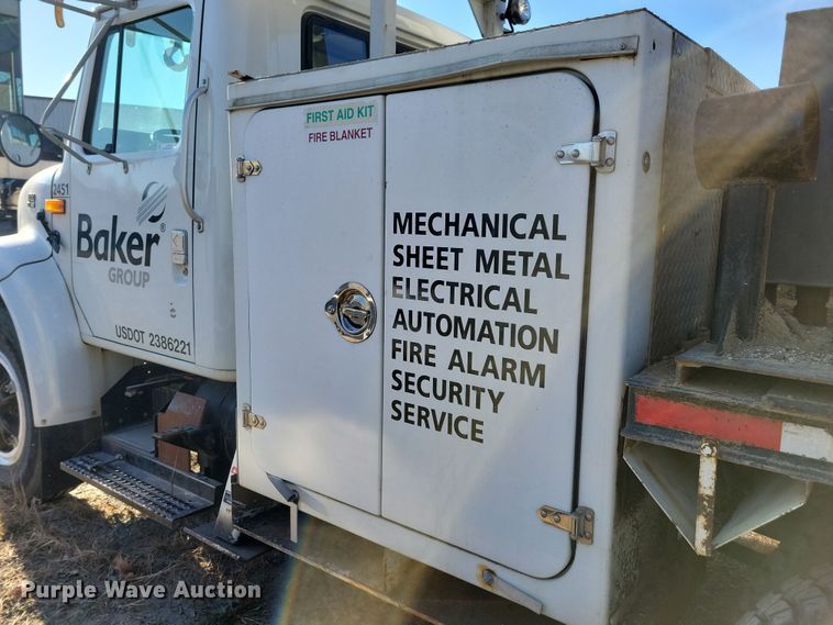 image for item LC9479 1995 International 4700  bucket truck