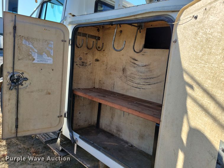 image for item LC9479 1995 International 4700  bucket truck