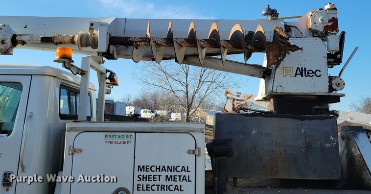 image for item LC9479 1995 International 4700  bucket truck