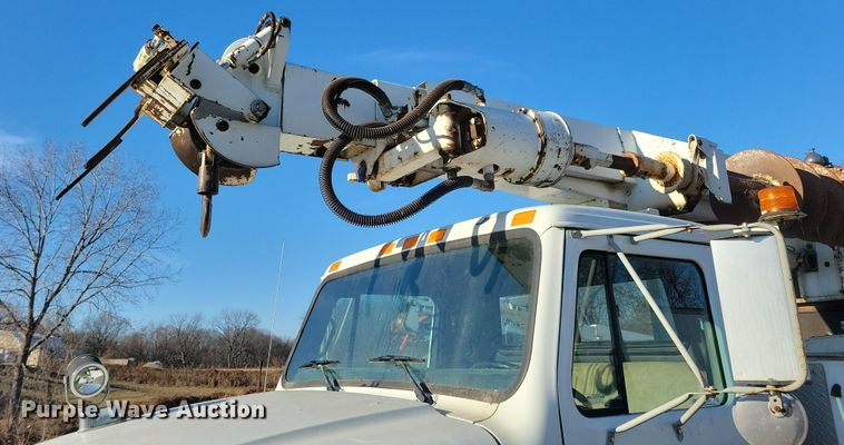 image for item LC9479 1995 International 4700  bucket truck