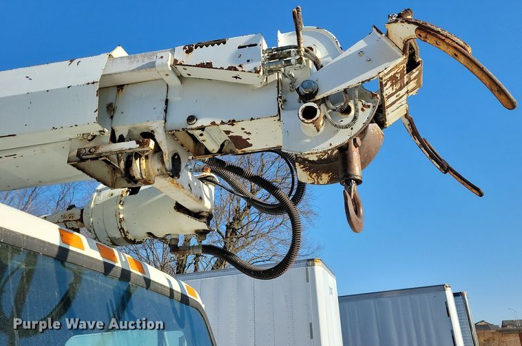 image for item LC9479 1995 International 4700  bucket truck