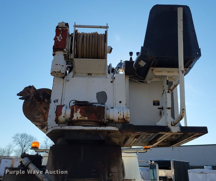 image for item LC9479 1995 International 4700  bucket truck