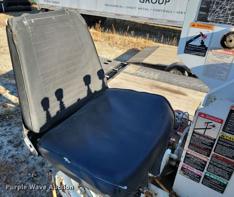 image for item LC9479 1995 International 4700  bucket truck