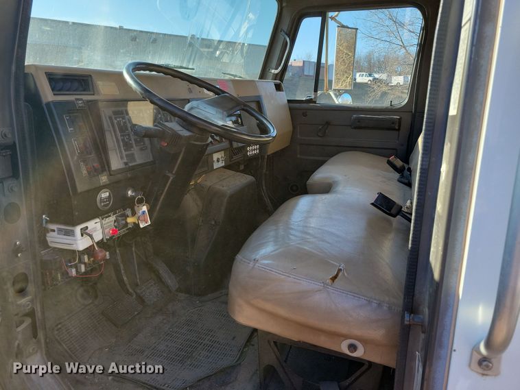 image for item LC9479 1995 International 4700  bucket truck