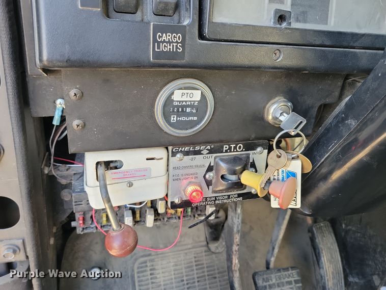 image for item LC9479 1995 International 4700  bucket truck