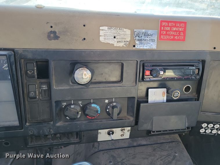 image for item LC9479 1995 International 4700  bucket truck