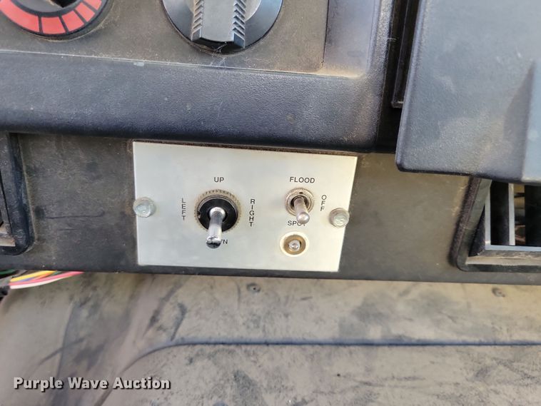 image for item LC9479 1995 International 4700  bucket truck