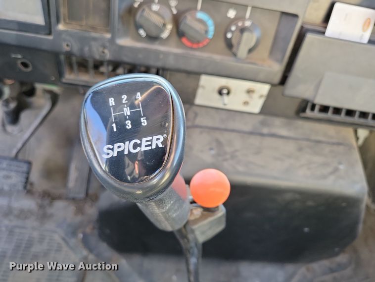 image for item LC9479 1995 International 4700  bucket truck