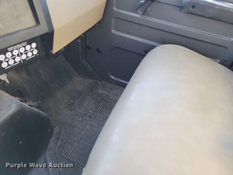 image for item LC9479 1995 International 4700  bucket truck