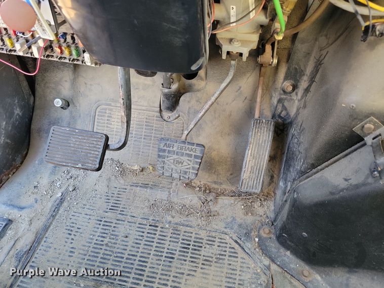 image for item LC9479 1995 International 4700  bucket truck