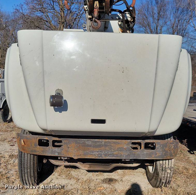 image for item LC9479 1995 International 4700  bucket truck