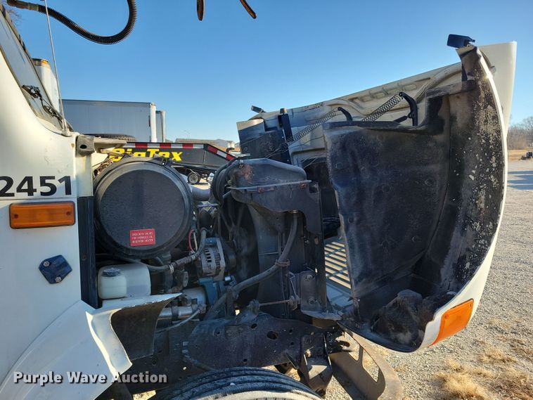image for item LC9479 1995 International 4700  bucket truck