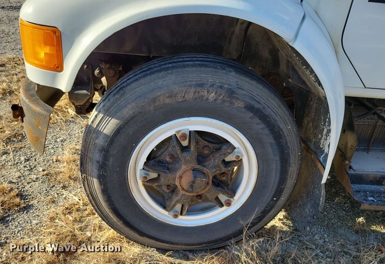 image for item LC9479 1995 International 4700  bucket truck