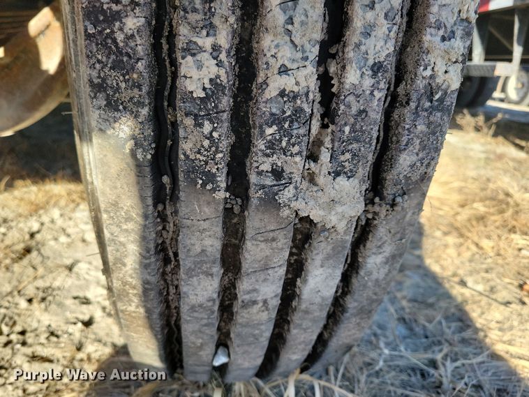 image for item LC9479 1995 International 4700  bucket truck