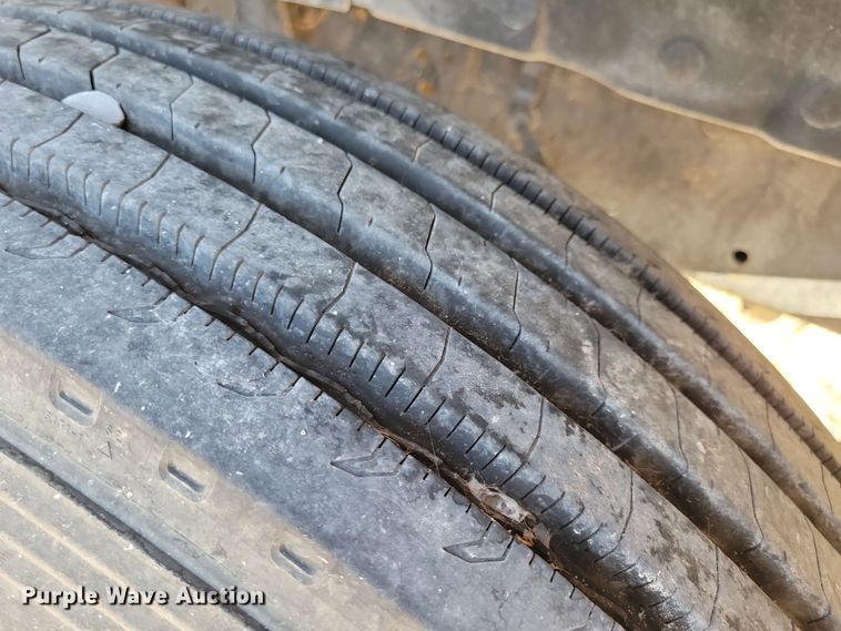 image for item LC9479 1995 International 4700  bucket truck