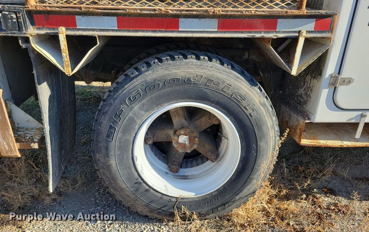 image for item LC9479 1995 International 4700  bucket truck