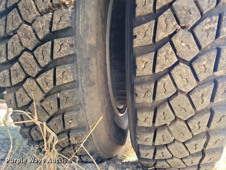 image for item LC9479 1995 International 4700  bucket truck