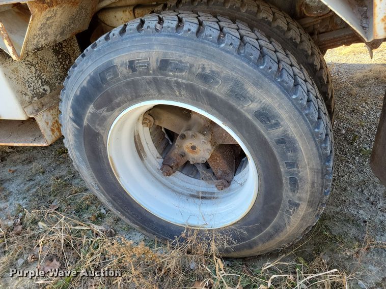 image for item LC9479 1995 International 4700  bucket truck