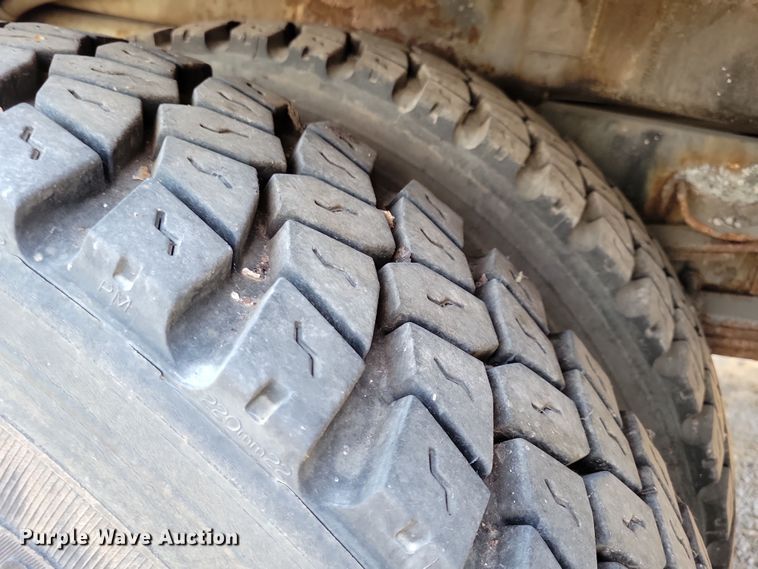 image for item LC9479 1995 International 4700  bucket truck