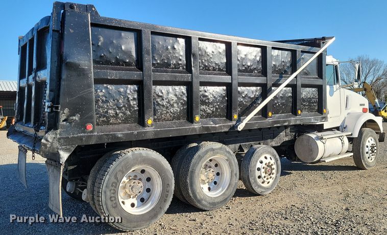 image for item LD9052 1997 Kenworth T800  dump truck