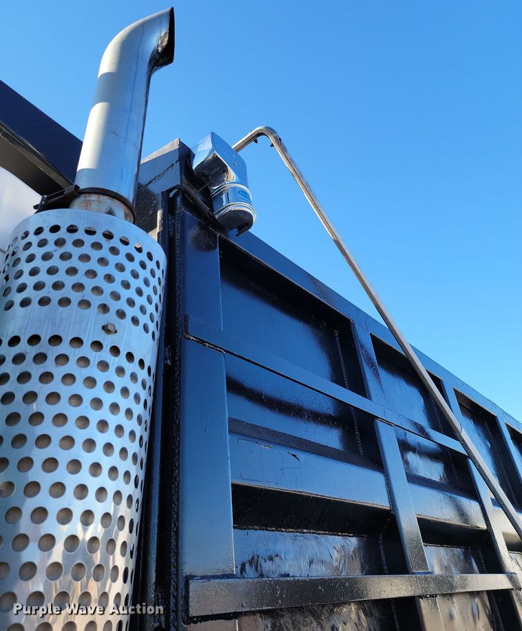 image for item LD9052 1997 Kenworth T800  dump truck