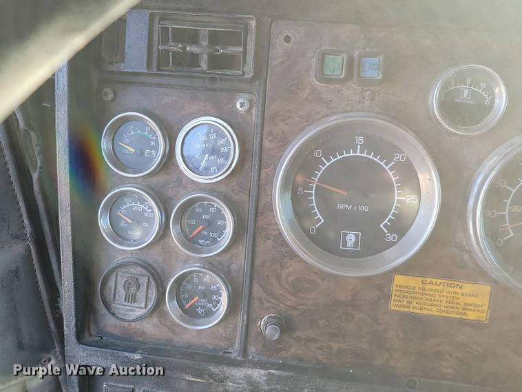 image for item LD9052 1997 Kenworth T800  dump truck