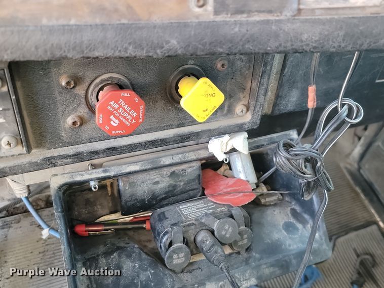 image for item LD9052 1997 Kenworth T800  dump truck